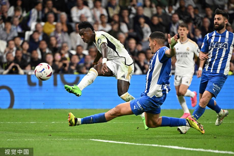 赛场上展现 赛场上展现